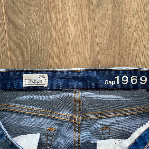 GAP Mid-Blue "Real Straight" Mid-Rise Jeans - Picture 10 of 14